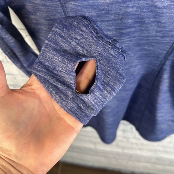 ✨ Long Sleeve Lululemon Workout Top - Size 6, Small Hole Near Bottom - Picture 5 of 5